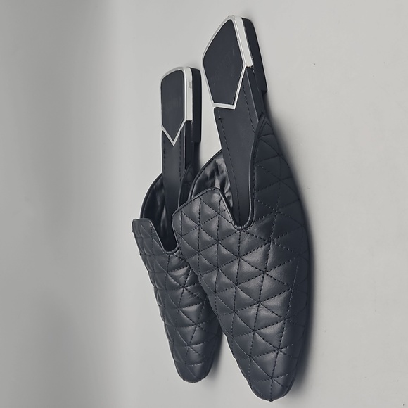 Schultz Quilted Leather slip on Flats Black Women 9.5 B - Picture 1 of 9